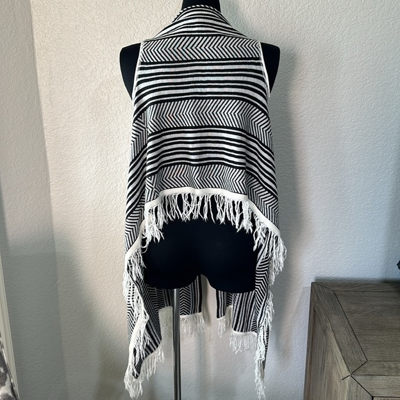 BCBGeneration Womens Fringe Vest Printed One Size - Picture 4 of 6